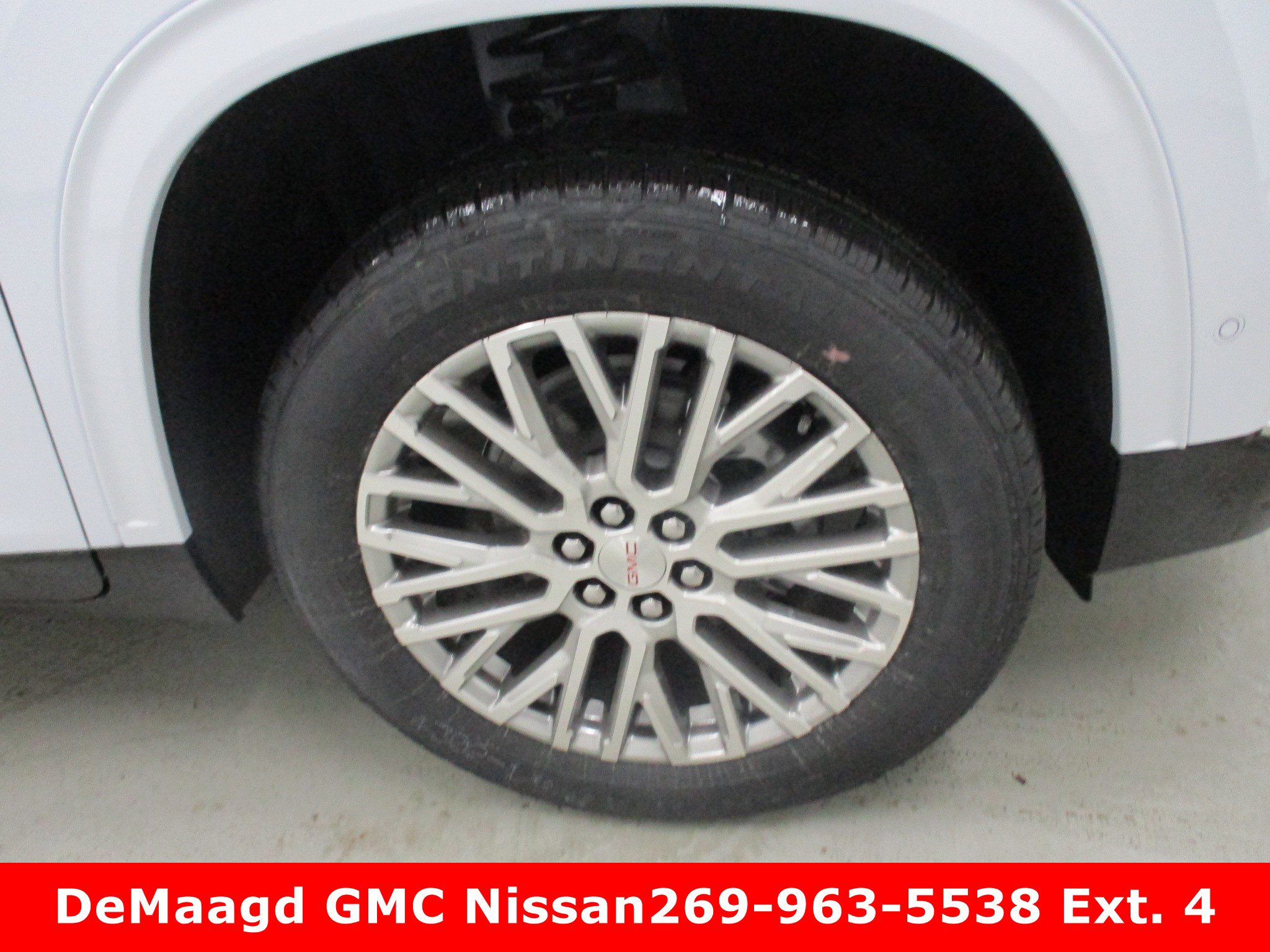 New 2026 GMC Acadia Denali w/ Super Cruise Package image 5