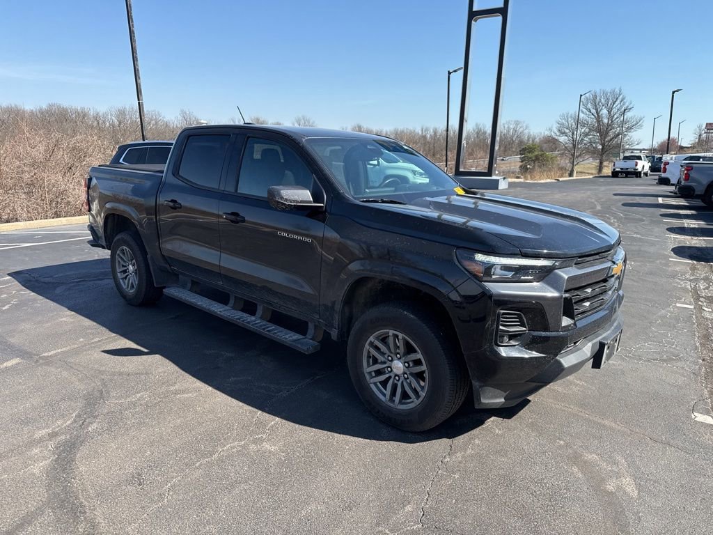 Used 2025 Chevrolet Colorado LT w/ LT Convenience Package image 18