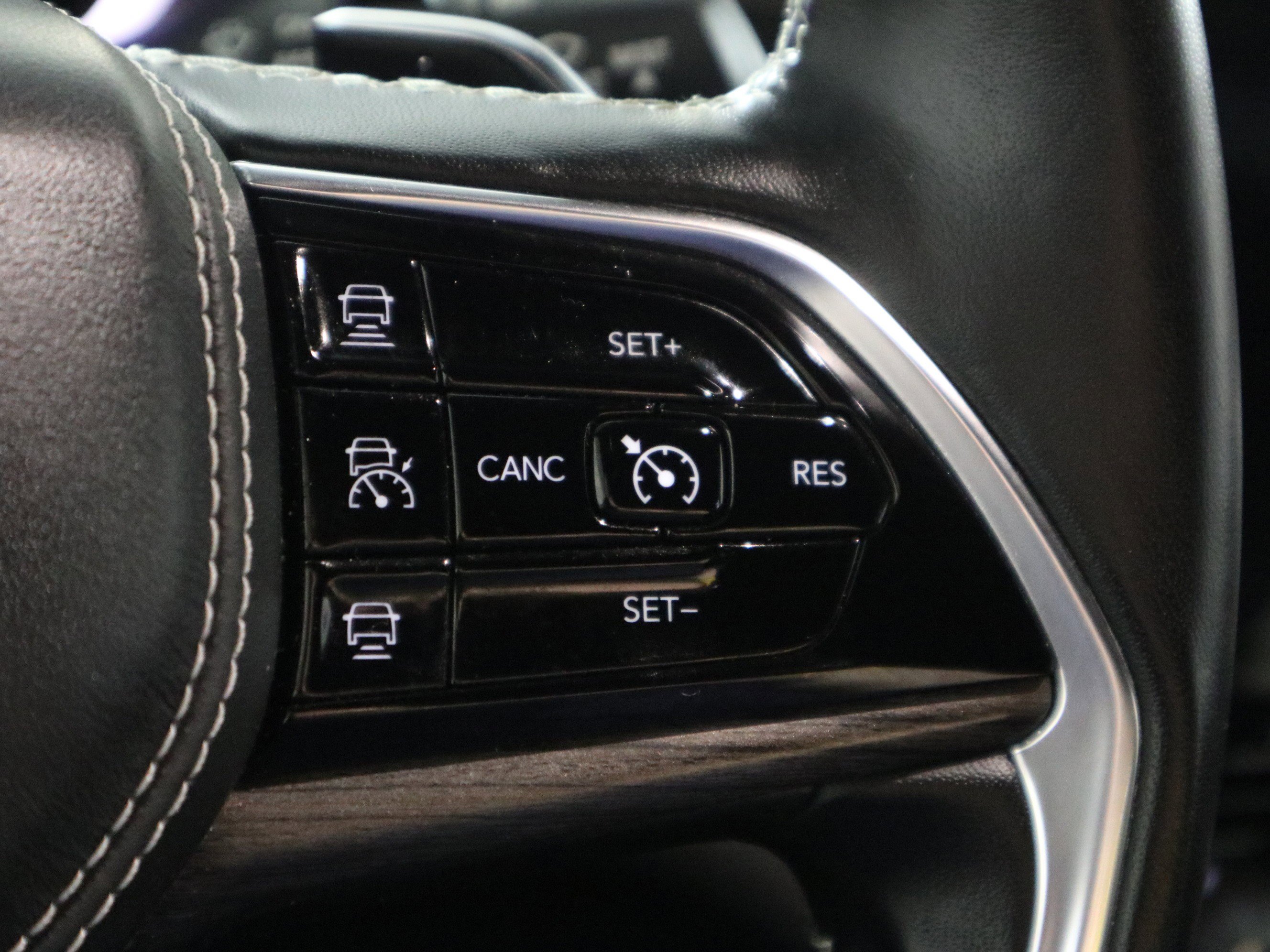 Used 2022 Jeep Grand Cherokee Overland w/ Luxury Tech Group IV image 28