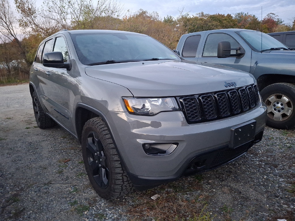 Used 2019 Jeep Grand Cherokee Laredo AWD/4WD image 2