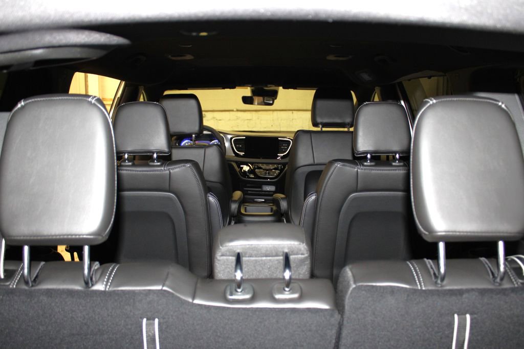 New 2026 Chrysler Voyager LX image 32