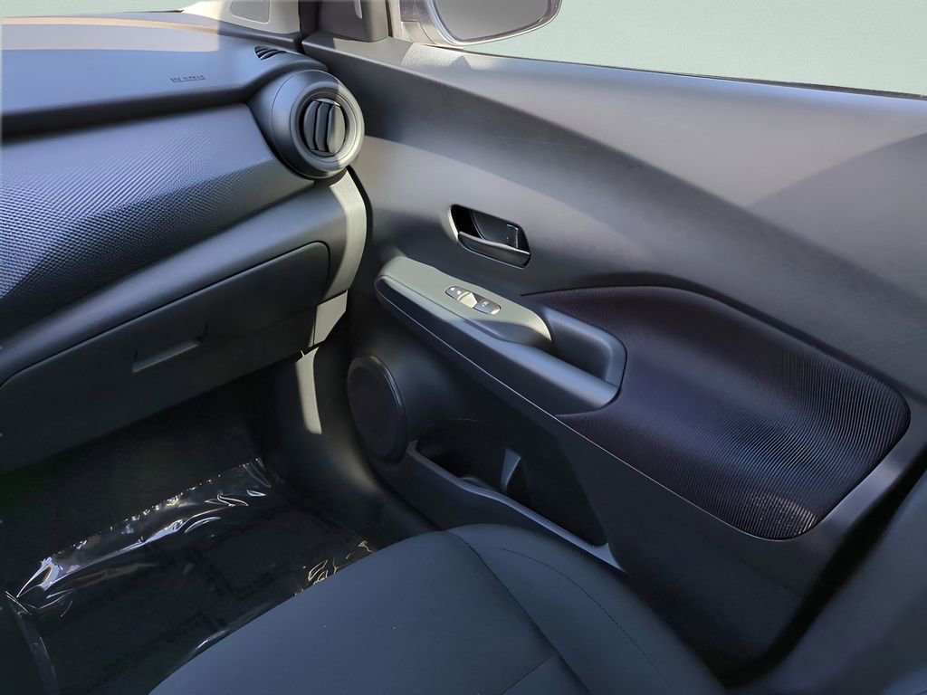 Certified 2025 Nissan Kicks Play S image 17