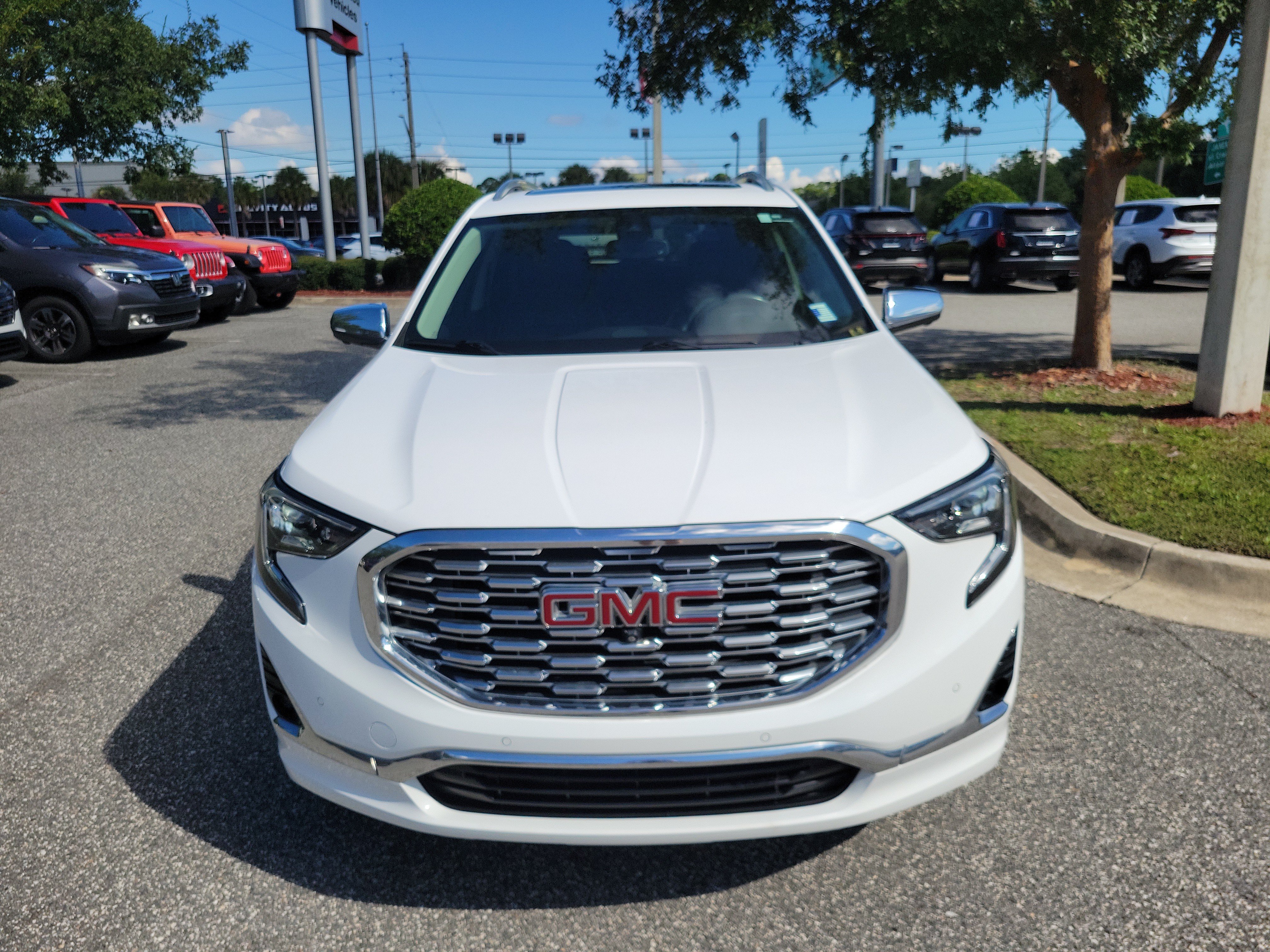 Used 2019 GMC Terrain Denali w/ Advanced Safety Package AWD/4WD image 9