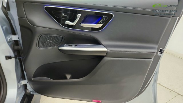 Used 2025 Mercedes-Benz GLC 300 4MATIC image 42