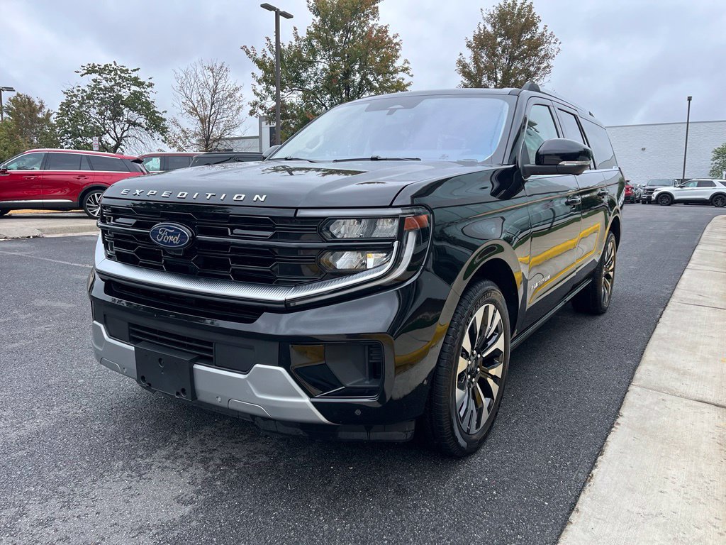 Used 2025 Ford Expedition Max Platinum w/ Driver's Package AWD/4WD image 3