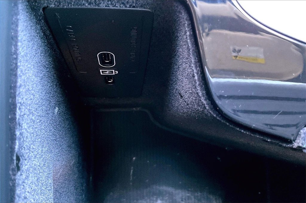 Certified 2023 Volvo XC60 B5 Plus w/ Climate Package image 15