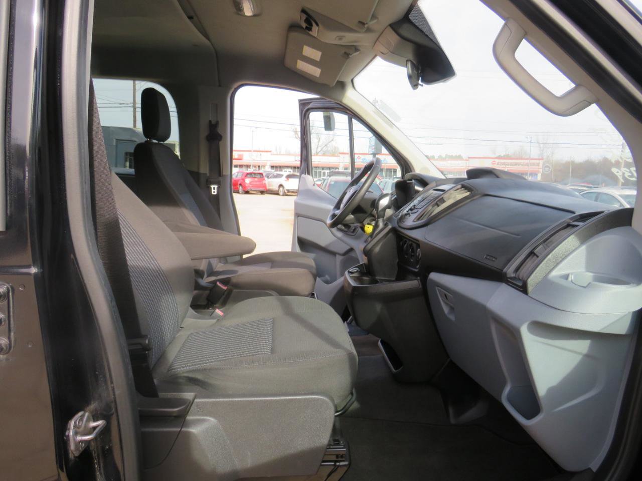 Used 2018 Ford Transit 150 XL RWD image 18