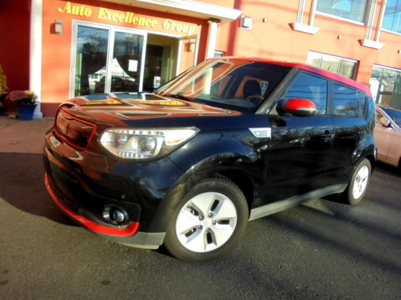Used 2015 Kia Soul EV + FWD image 2