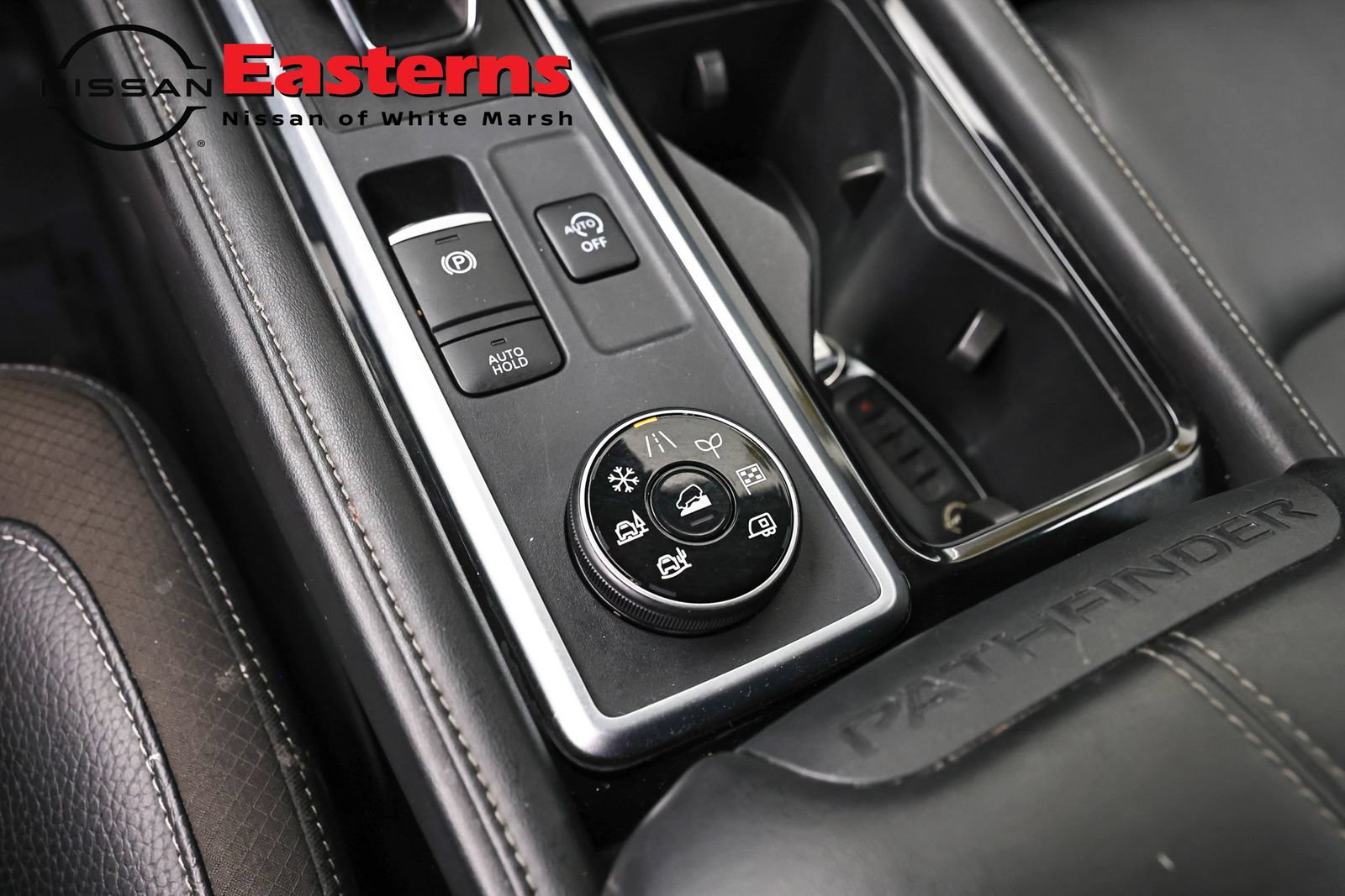 Used 2023 Nissan Pathfinder SL AWD/4WD image 20