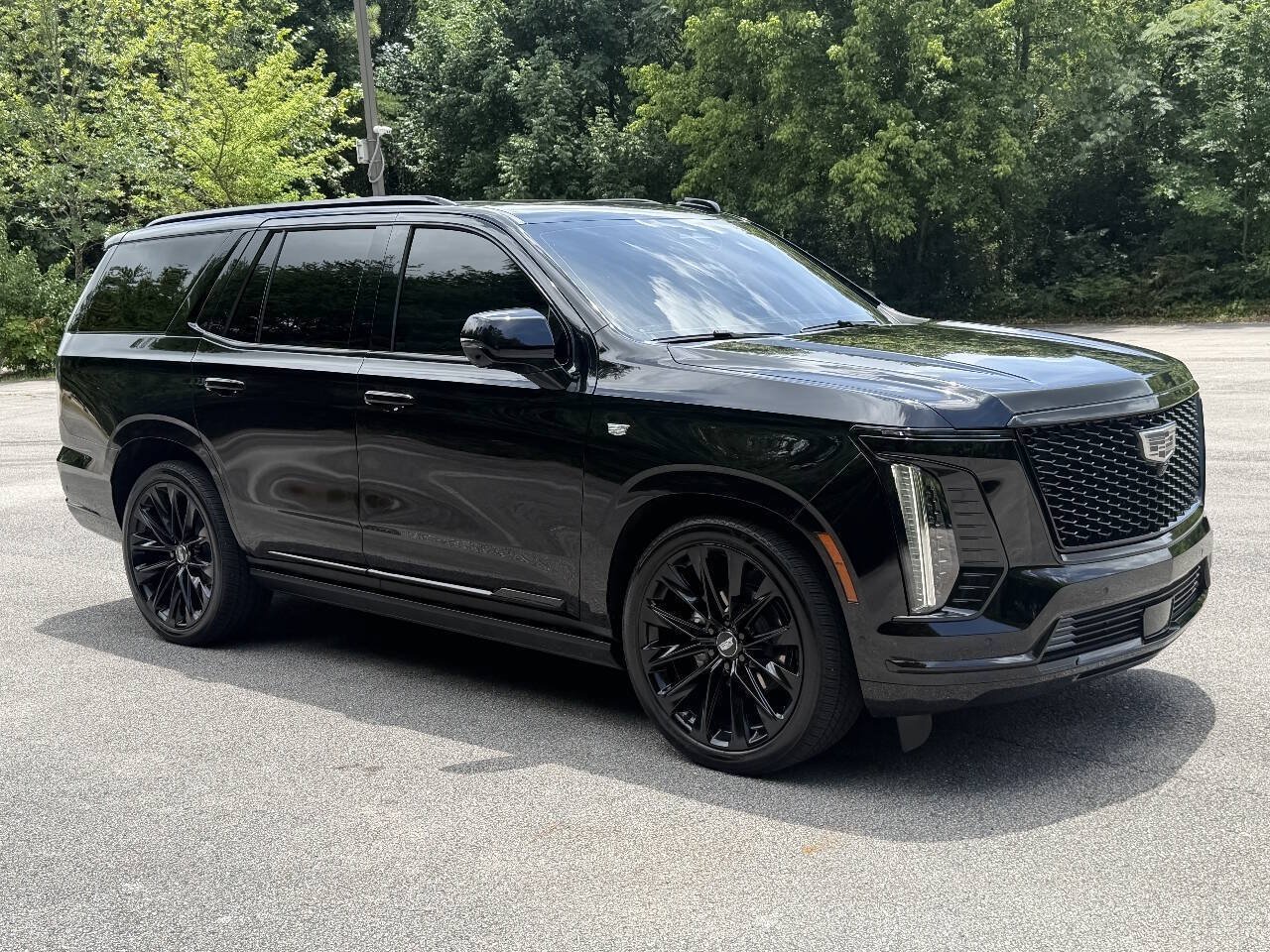Used 2026 Cadillac Escalade Platinum Sport w/ LPO, ONYX Package AWD/4WD image 4