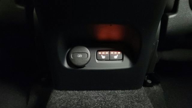 Certified 2026 Volvo XC40 B5 Ultra w/ Climate Package AWD/4WD image 32