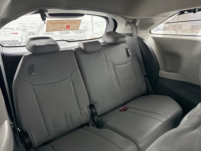 Used 2022 Toyota Sienna Limited image 30