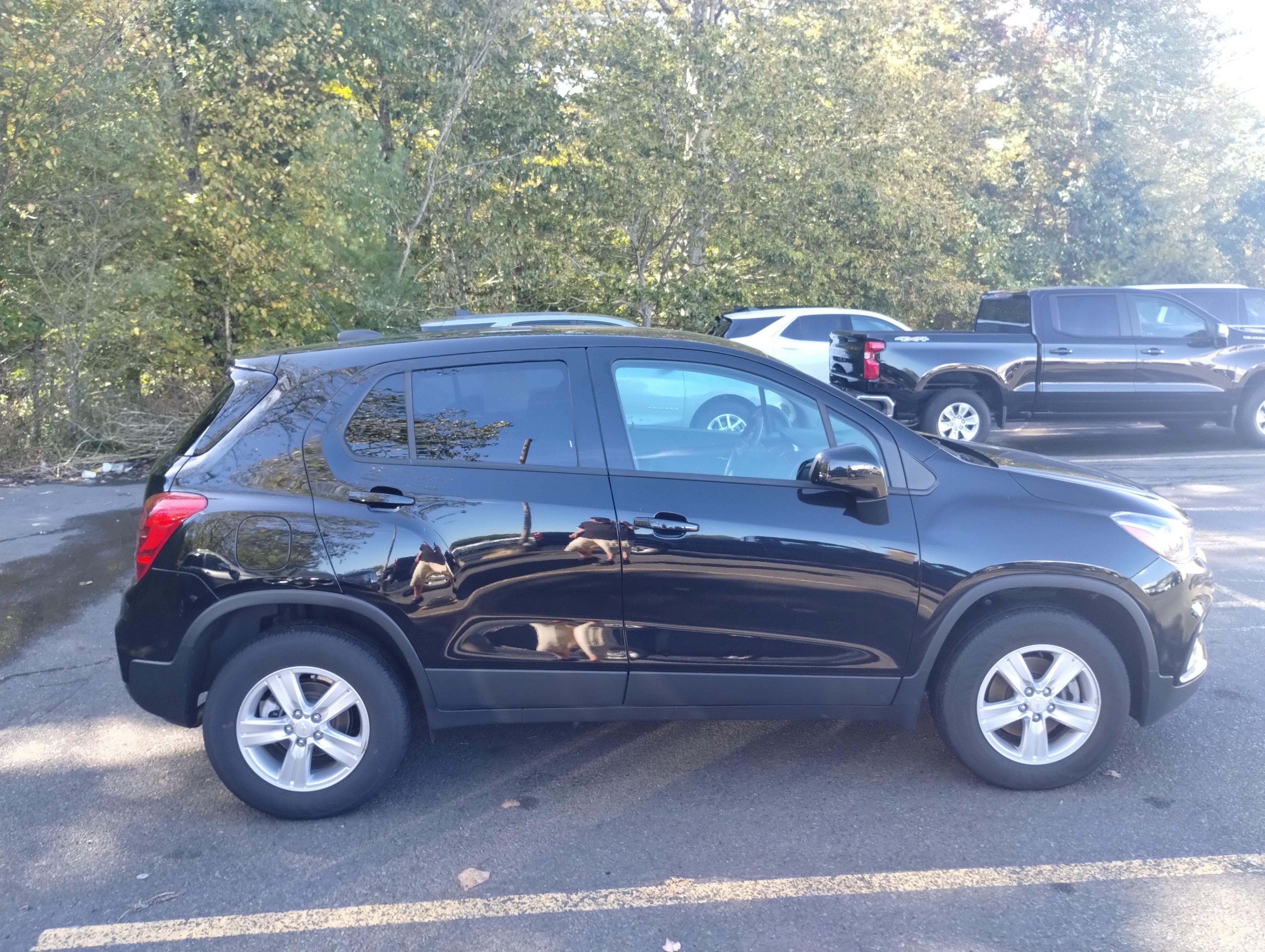 Used 2022 Chevrolet Trax LS w/ Tint and Cruise Package image 2