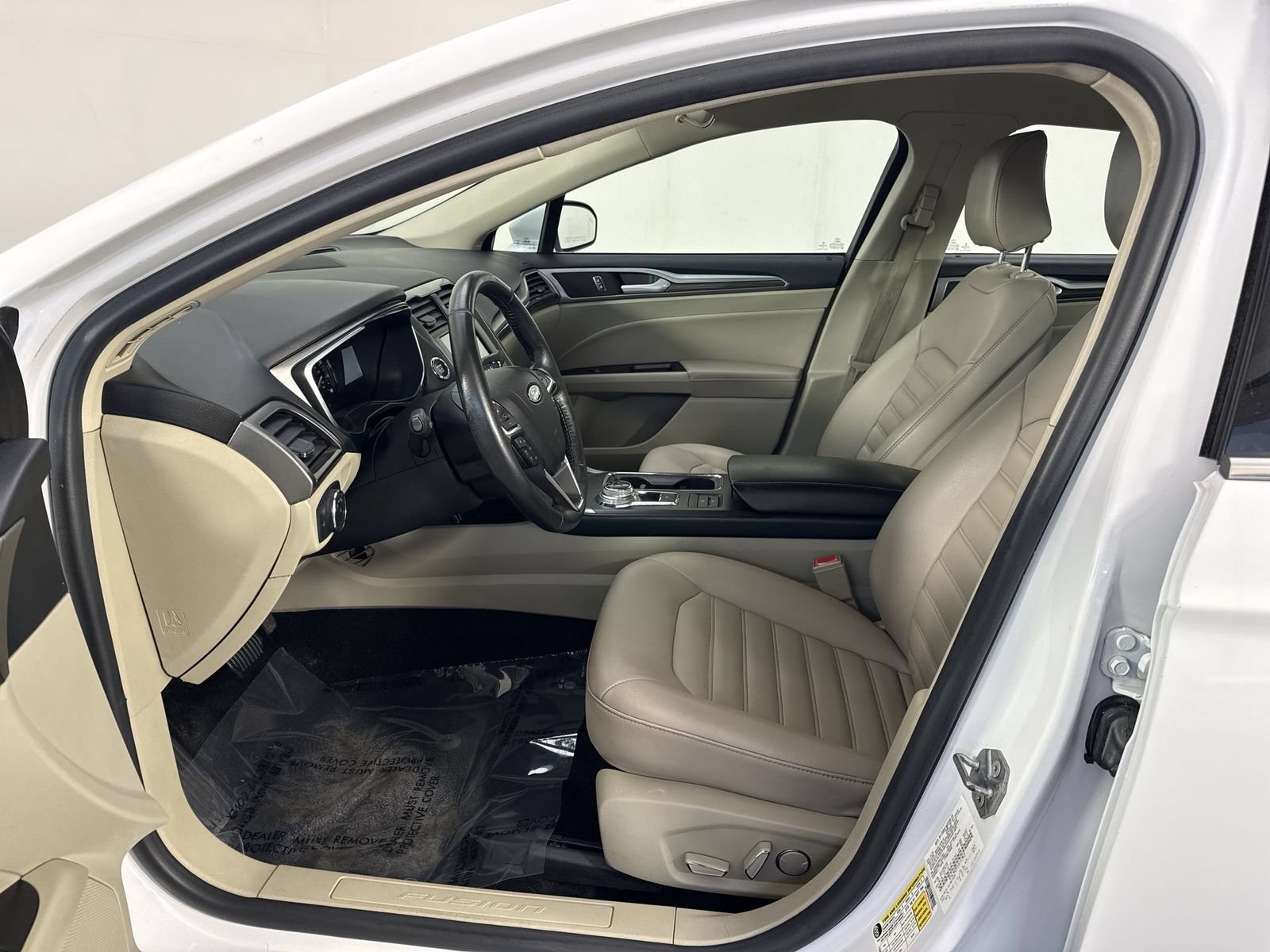 Used 2020 Ford Fusion SEL FWD image 4