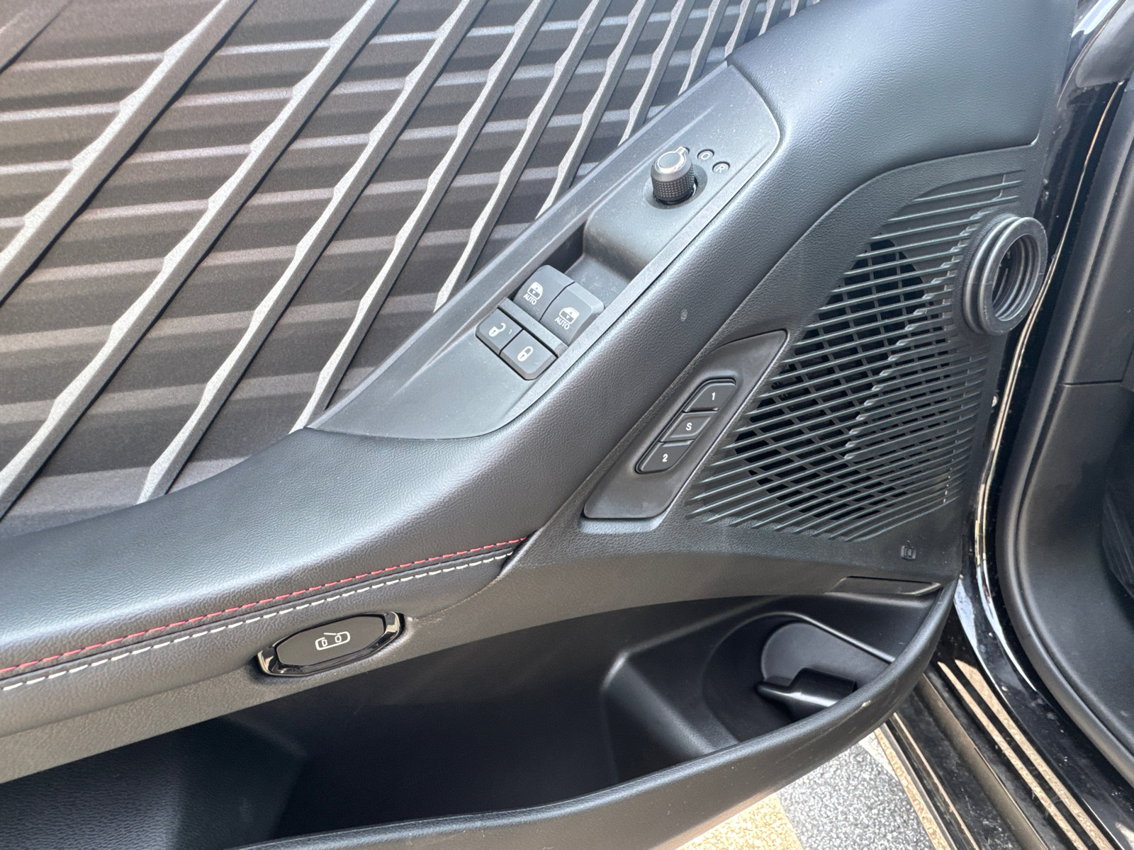 Used 2025 Dodge Charger R/T w/ Plus Group image 12