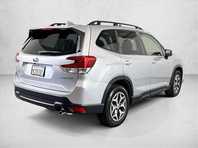 Used 2022 Subaru Forester Premium AWD/4WD image 5