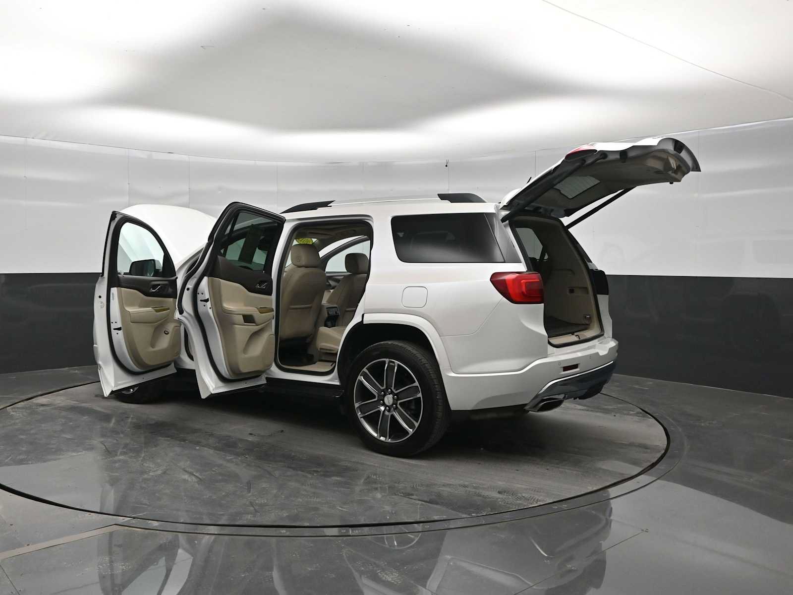 Used 2019 GMC Acadia Denali w/ Technology Package AWD/4WD image 35