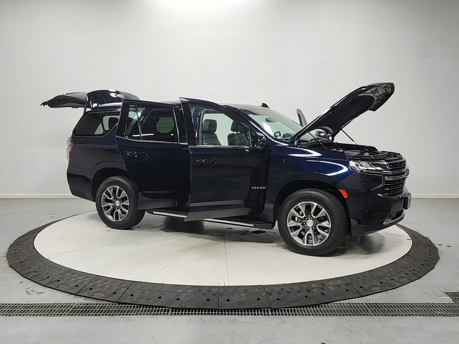 Used 2022 Chevrolet Tahoe LT w/ Luxury Package AWD/4WD image 10