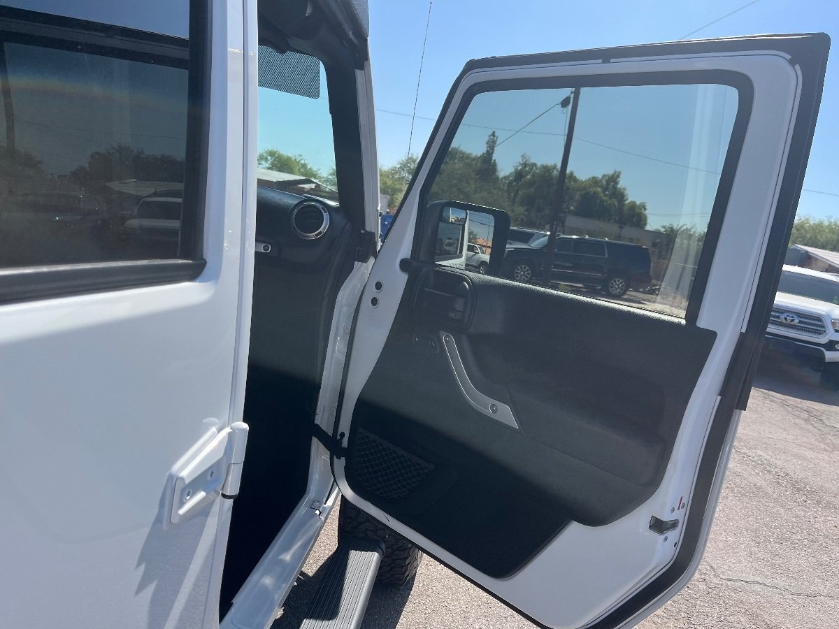 Used 2018 Jeep Wrangler Unlimited Rubicon w/ Connectivity Group AWD/4WD image 35