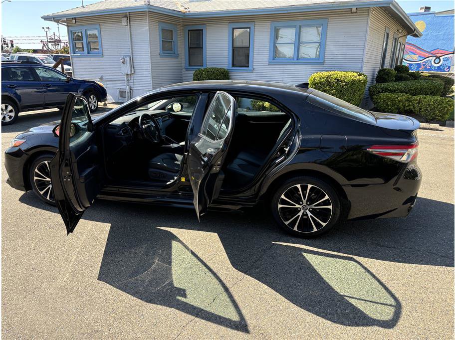 Used 2019 Toyota Camry SE image 14