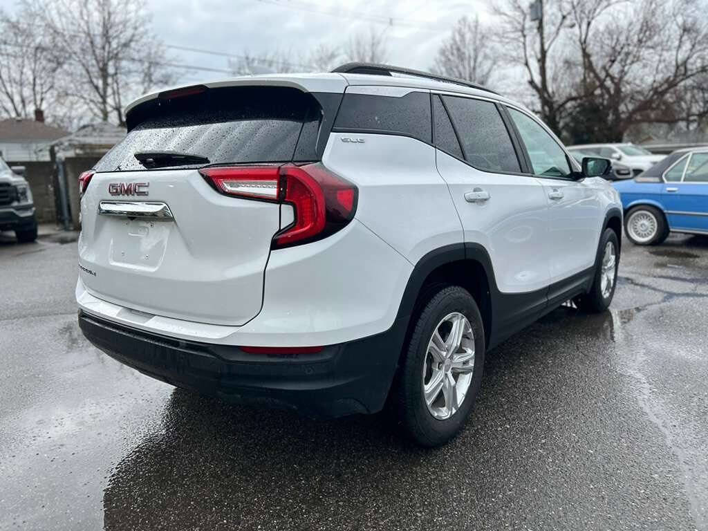 Used 2023 GMC Terrain SLE w/ Driver Convenience Package image 5