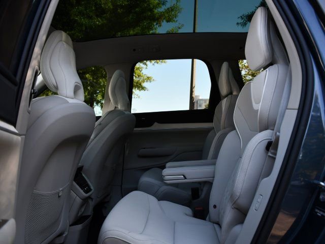 New 2025 Volvo EX90 Ultra w/ Protection Package Premier image 16