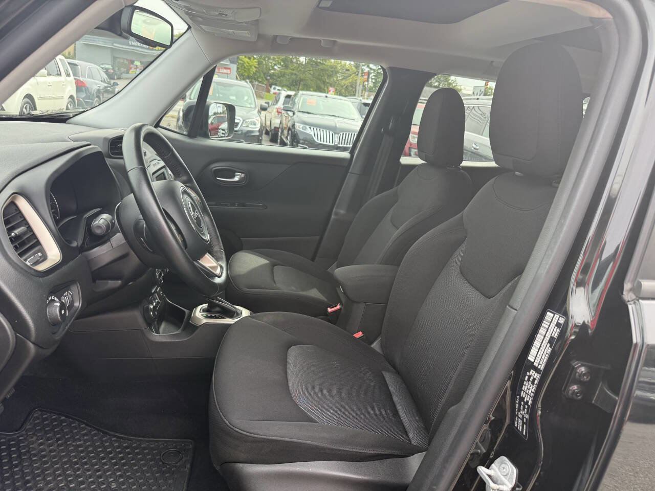 Used 2016 Jeep Renegade Latitude w/ Popular Equipment Group image 6