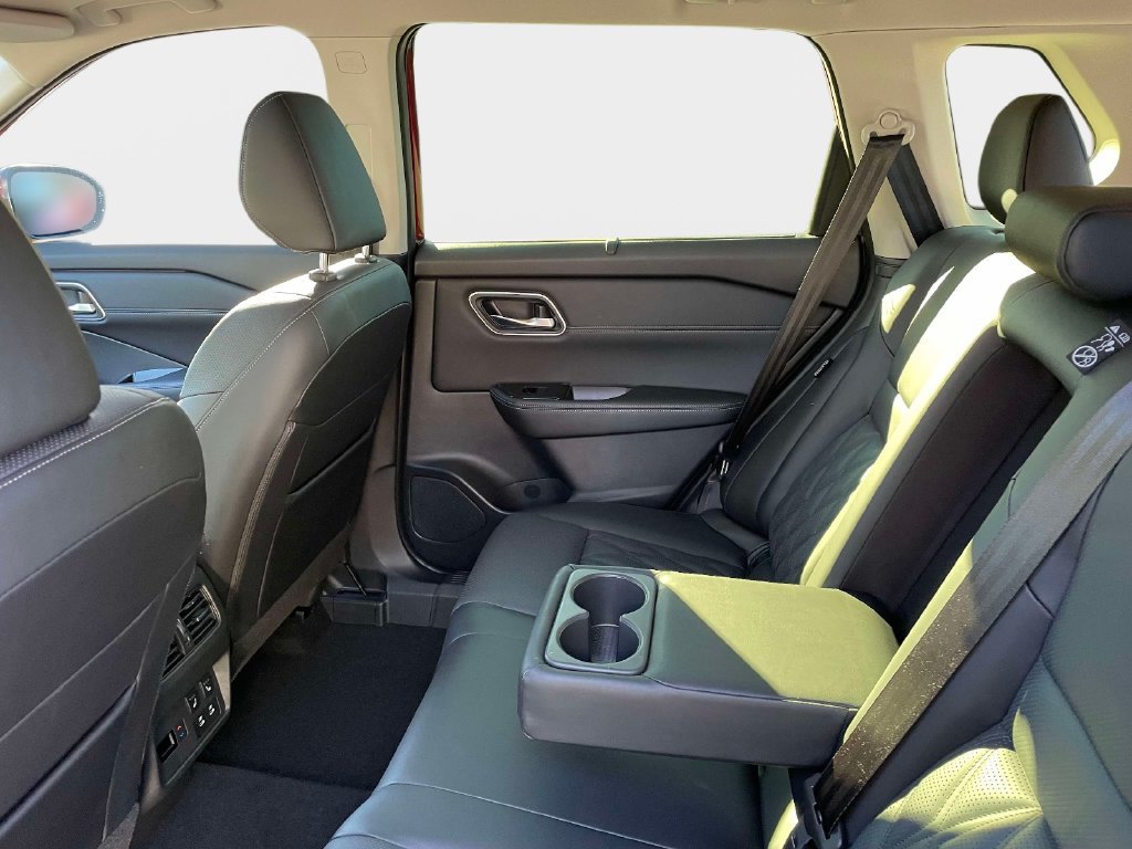 Used 2026 Nissan Rogue Platinum w/ Platinum Premium Package AWD/4WD image 16