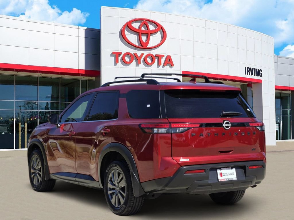 Used 2022 Nissan Pathfinder SV w/ SV Black Package FWD image 3