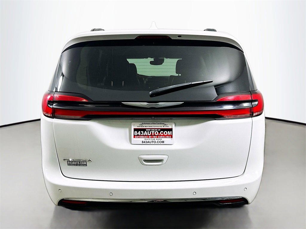 Used 2022 Chrysler Pacifica Touring-L image 6