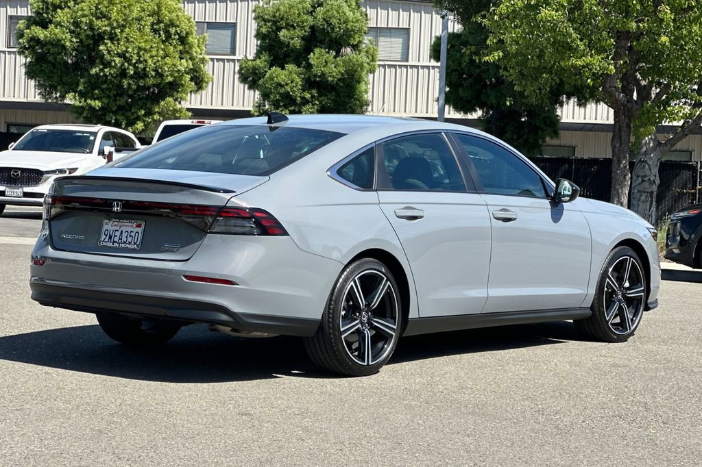 Used 2025 Honda Accord Sport image 4