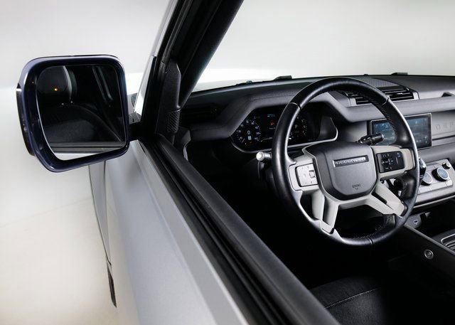 Used 2020 Land Rover Defender 110 SE image 21