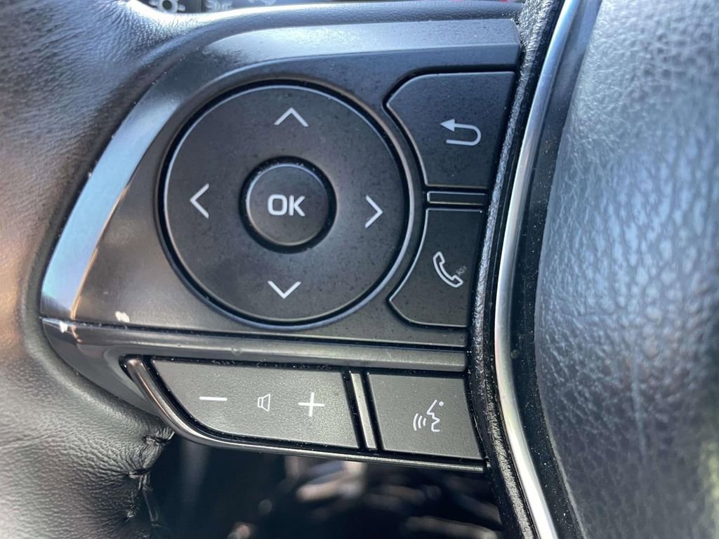 Used 2020 Toyota Camry SE image 31