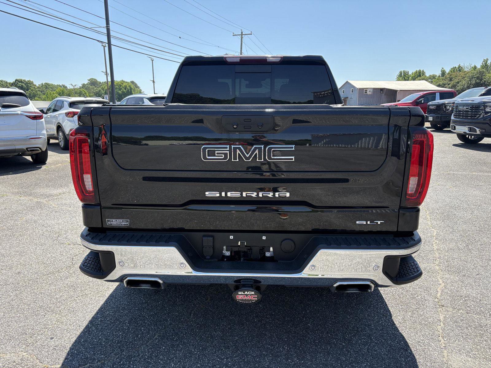 Used 2022 GMC Sierra 1500 SLT w/ SLT Premium Plus Package AWD/4WD image 4