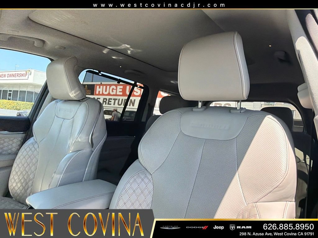 Used 2022 Jeep Grand Cherokee Summit w/ Advanced Protech Group IV AWD/4WD image 24
