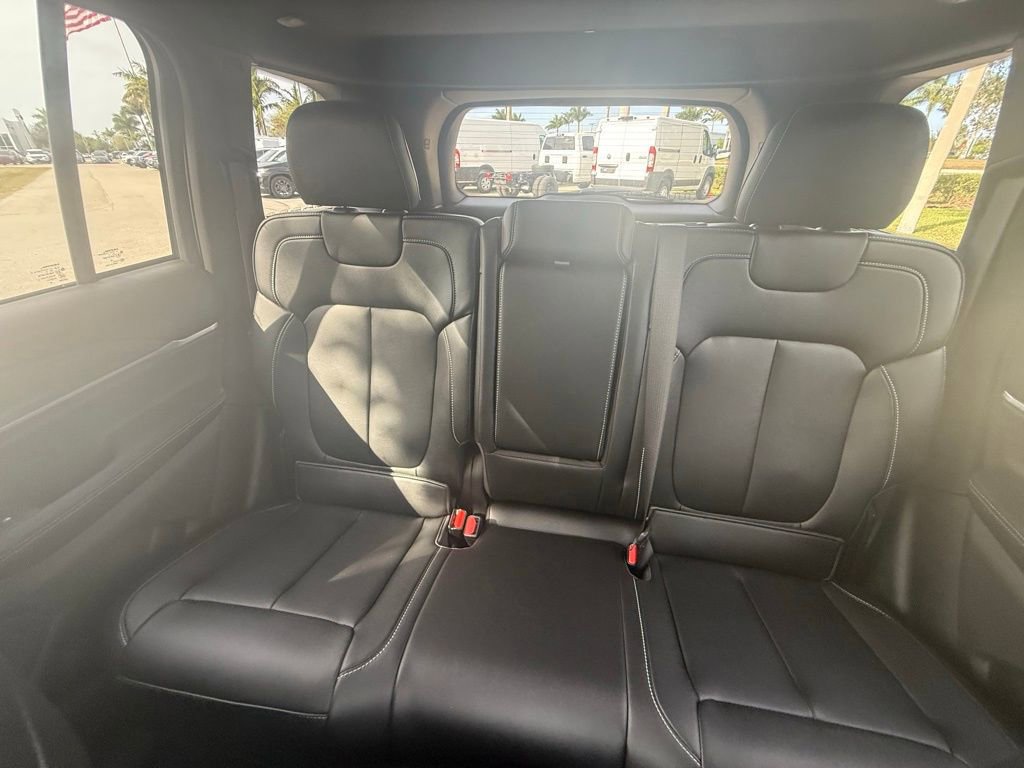 Certified 2025 Jeep Grand Cherokee Limited w/ Black Appearance Package image 26