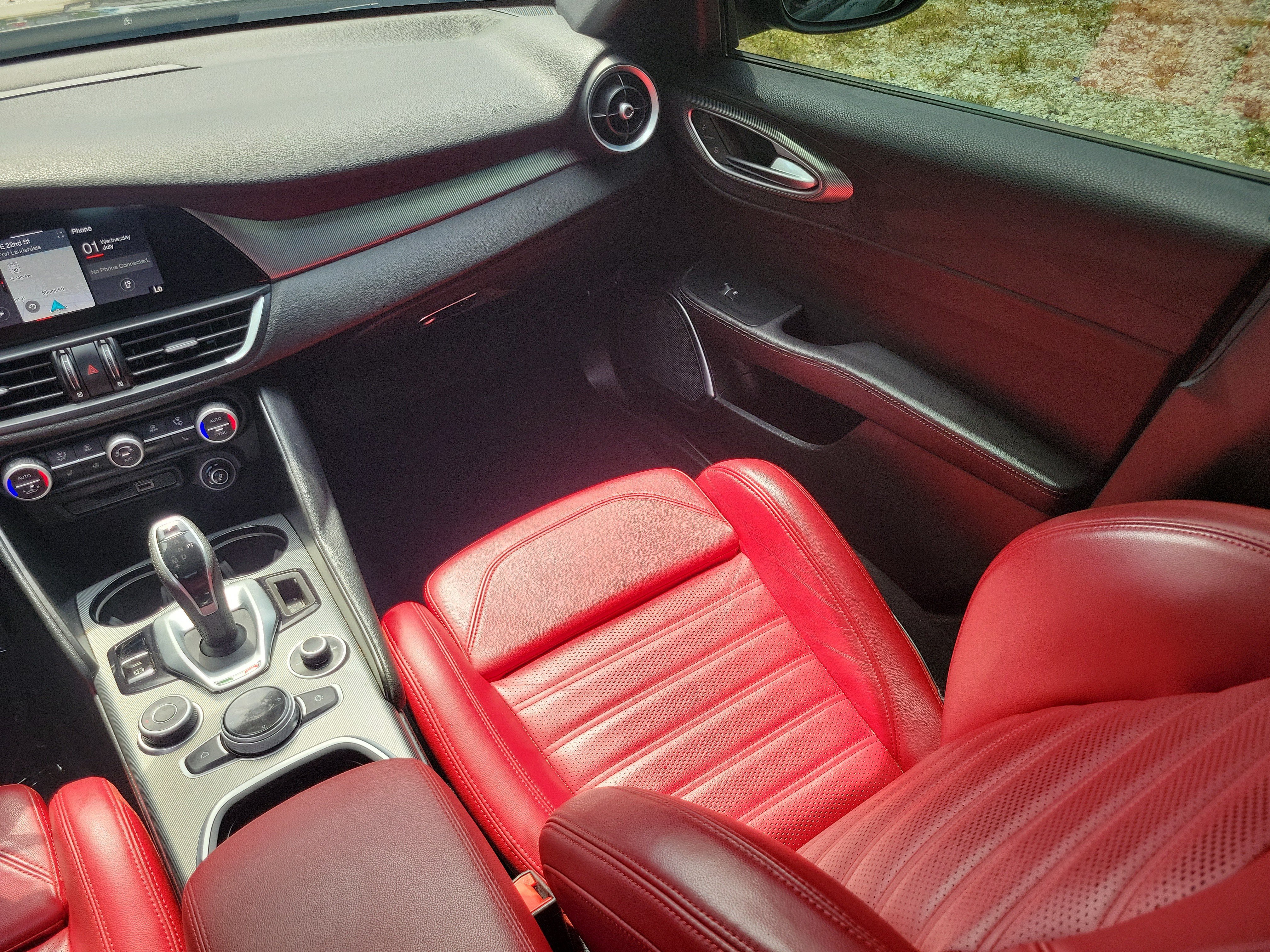 Used 2023 Alfa Romeo Giulia Veloce RWD image 12