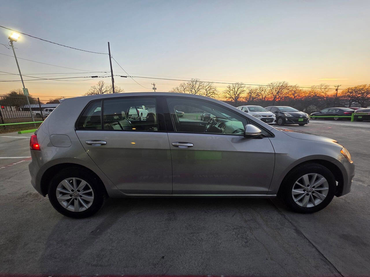 Used 2015 Volkswagen Golf S image 13