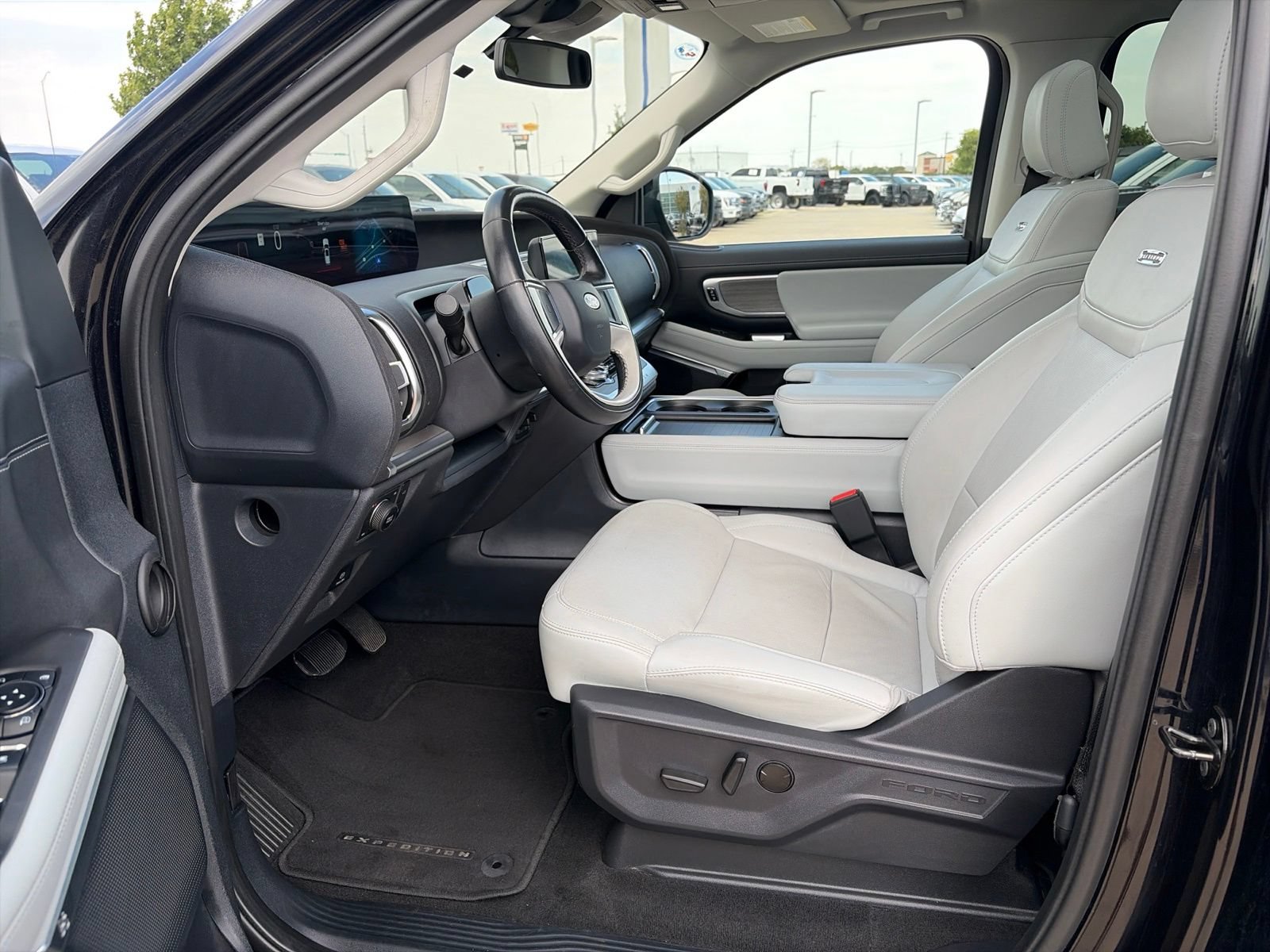 Used 2025 Ford Expedition Max Platinum AWD/4WD image 11