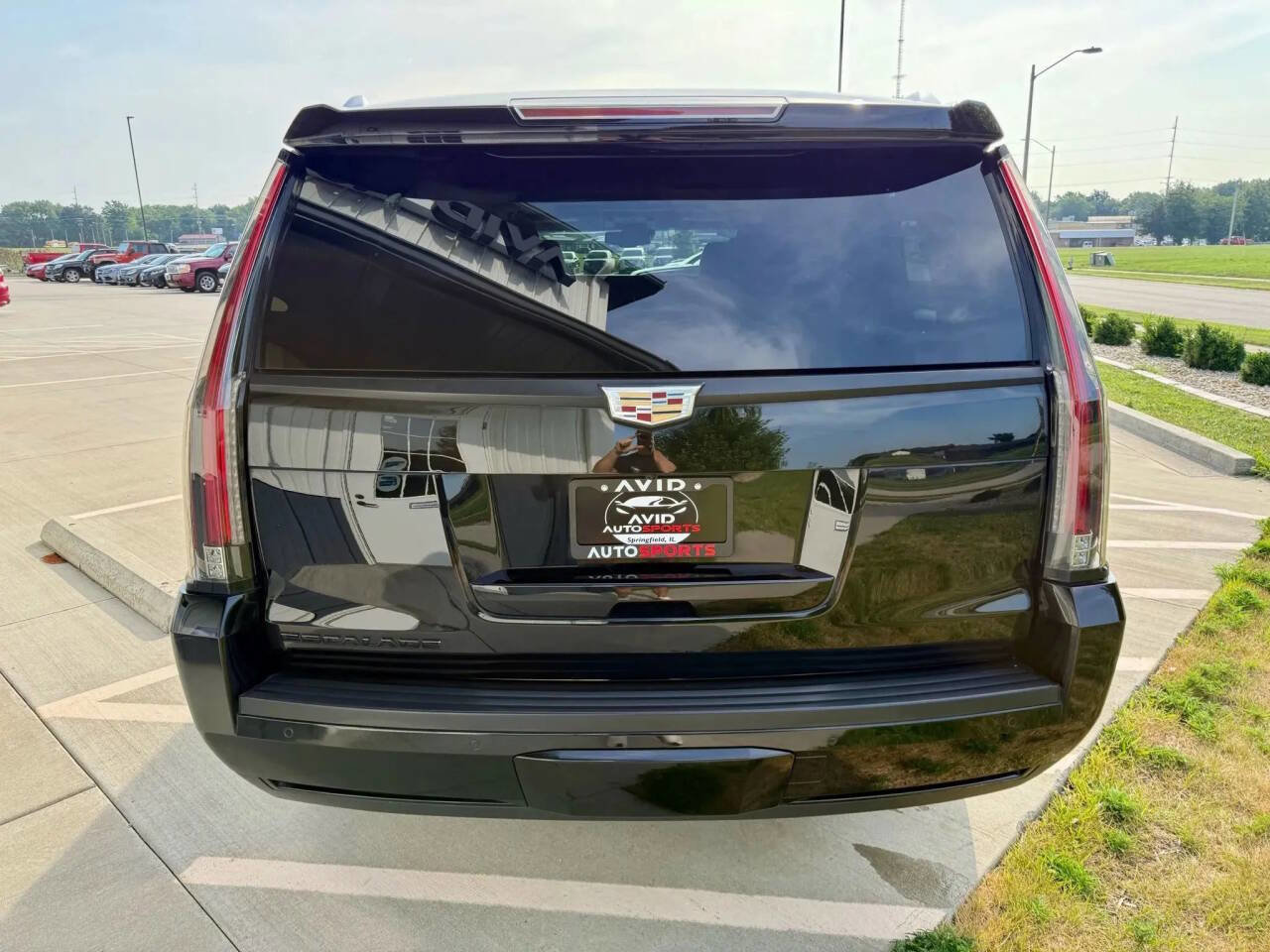 Used 2015 Cadillac Escalade ESV Premium AWD/4WD image 7