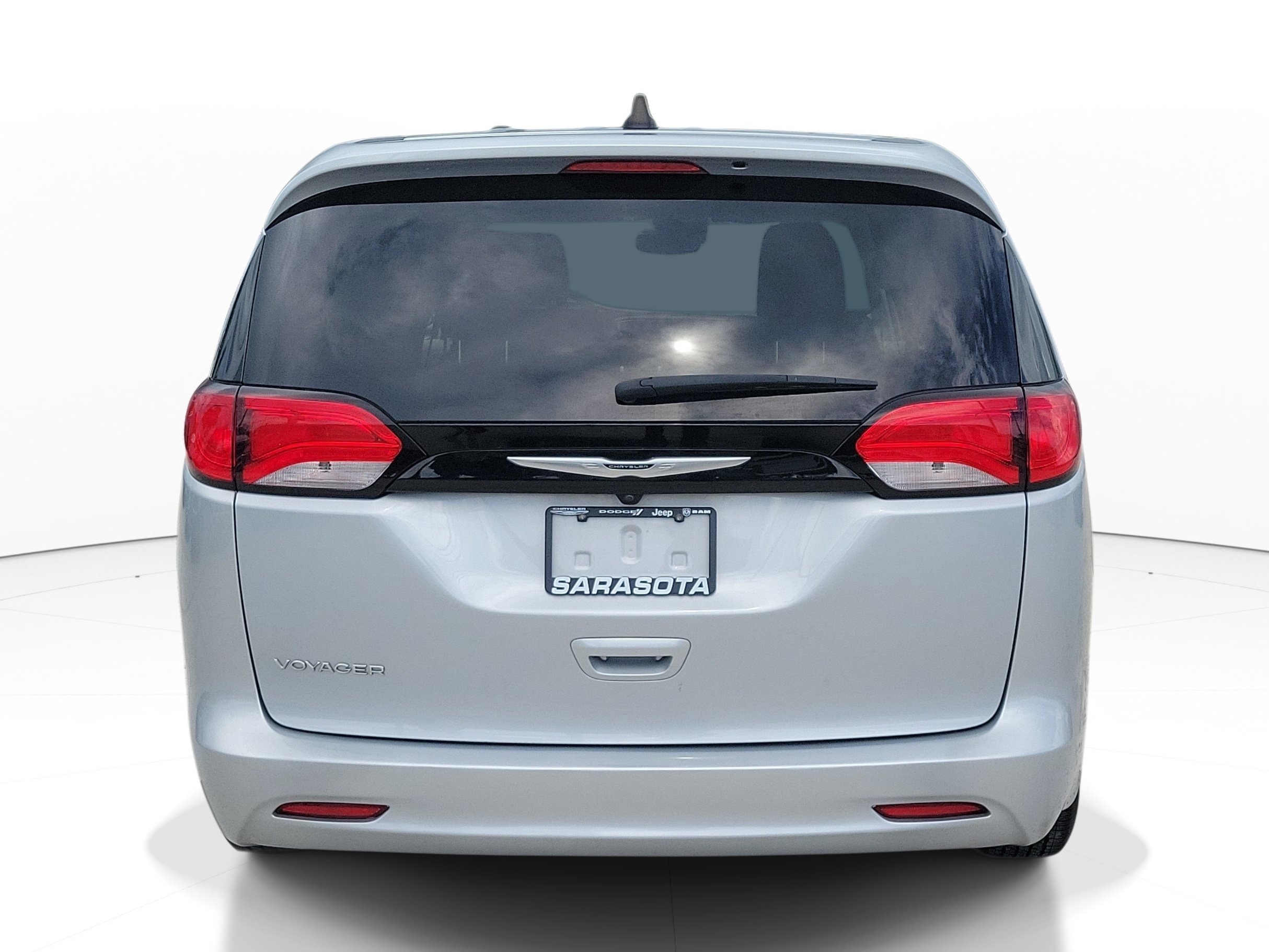 Used 2023 Chrysler Voyager LX FWD image 5