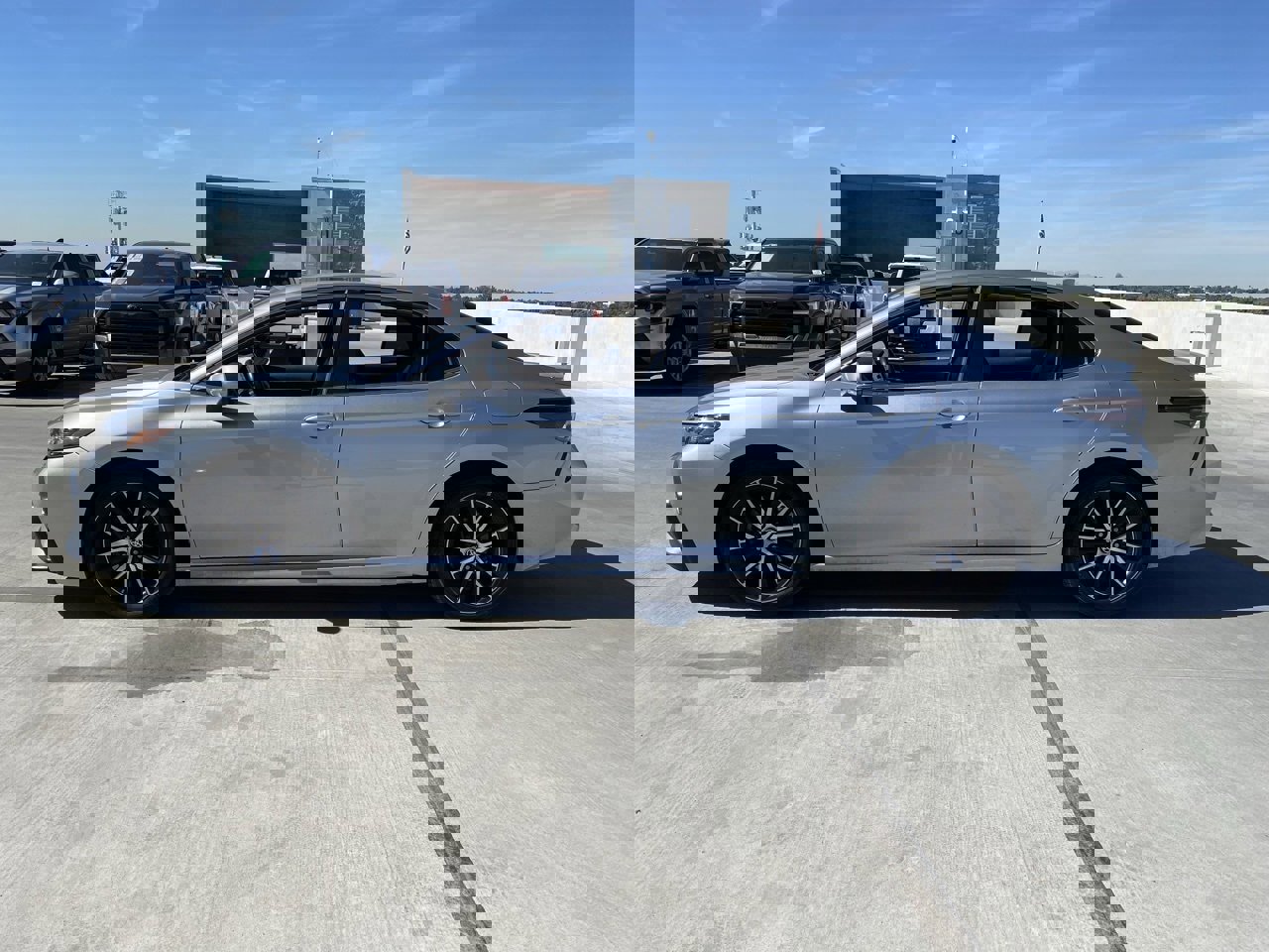 Used 2022 Toyota Camry SE image 6