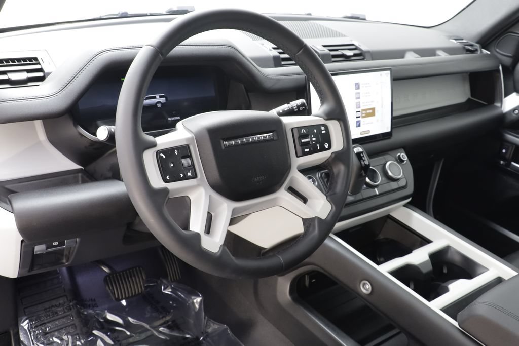 Certified 2025 Land Rover Defender 130 X-Dynamic SE AWD/4WD image 7