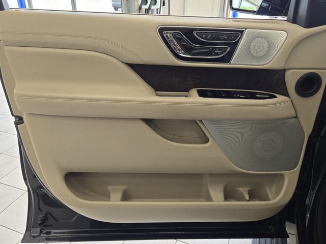 Used 2021 Lincoln Navigator Reserve w/ Luxury Package AWD/4WD image 20