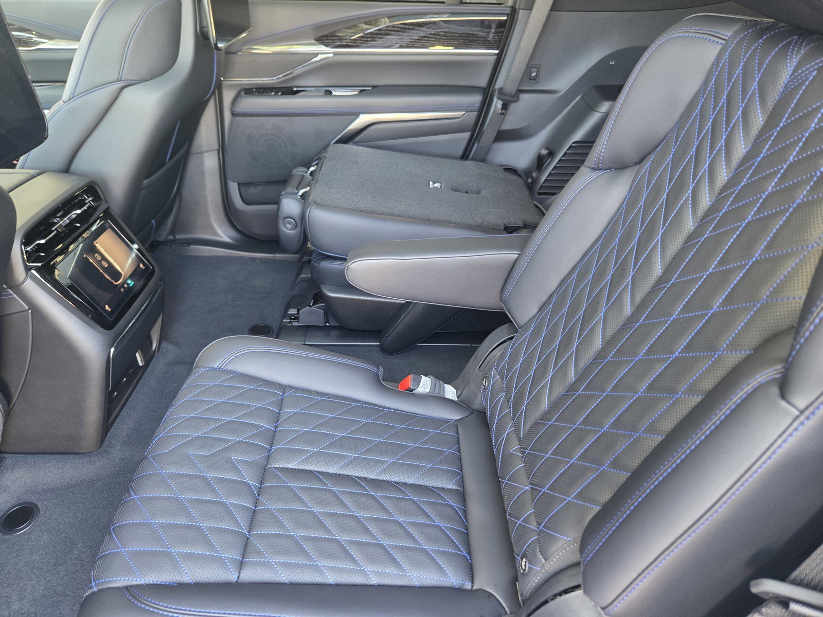 New 2026 Cadillac Escalade IQL Luxury w/ LPO, Radiant Package image 6