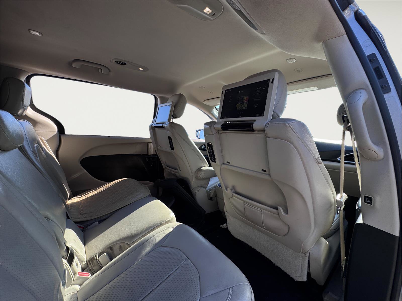 Used 2020 Chrysler Pacifica Touring-L Plus image 24