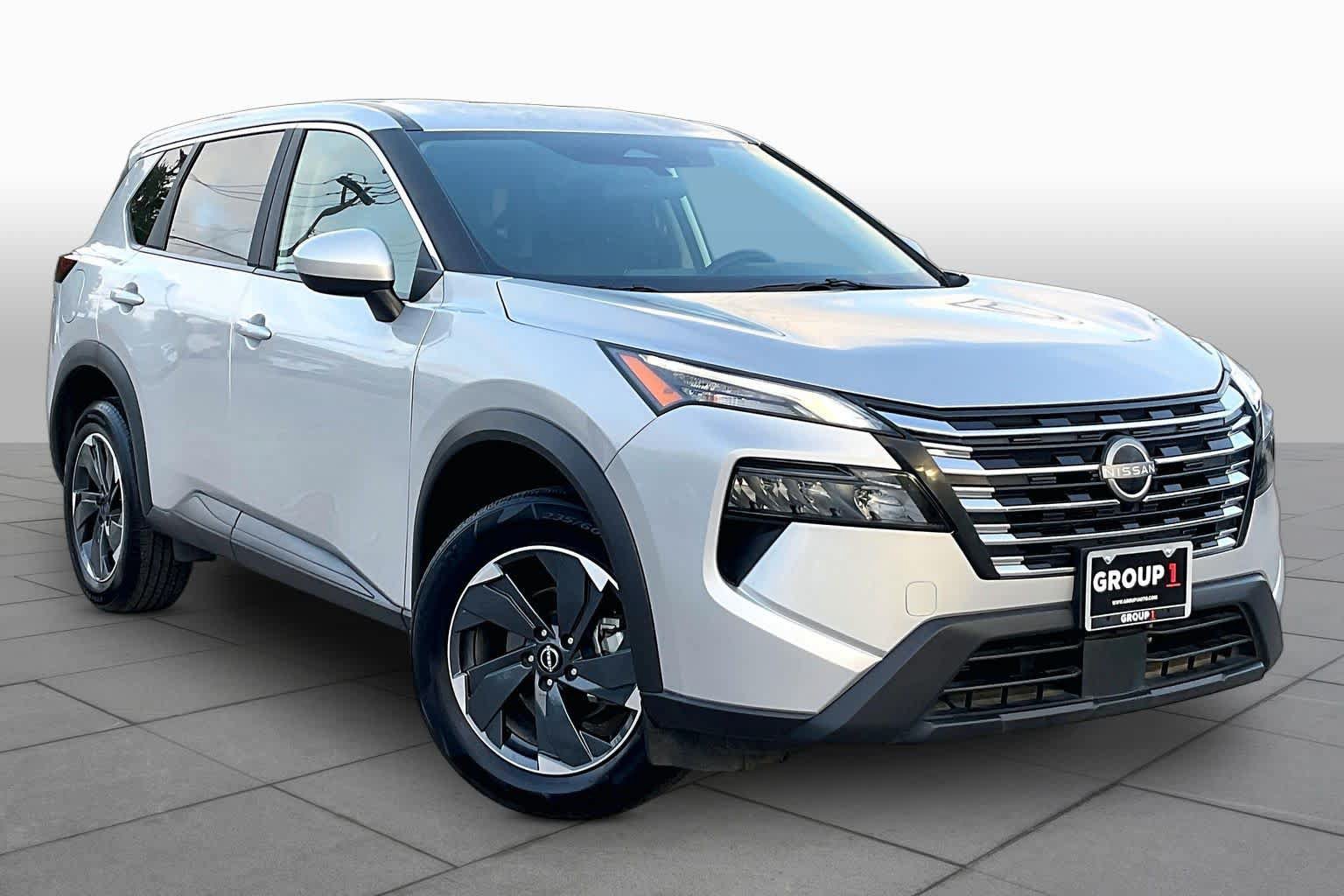 Used 2025 Nissan Rogue SV AWD/4WD image 3