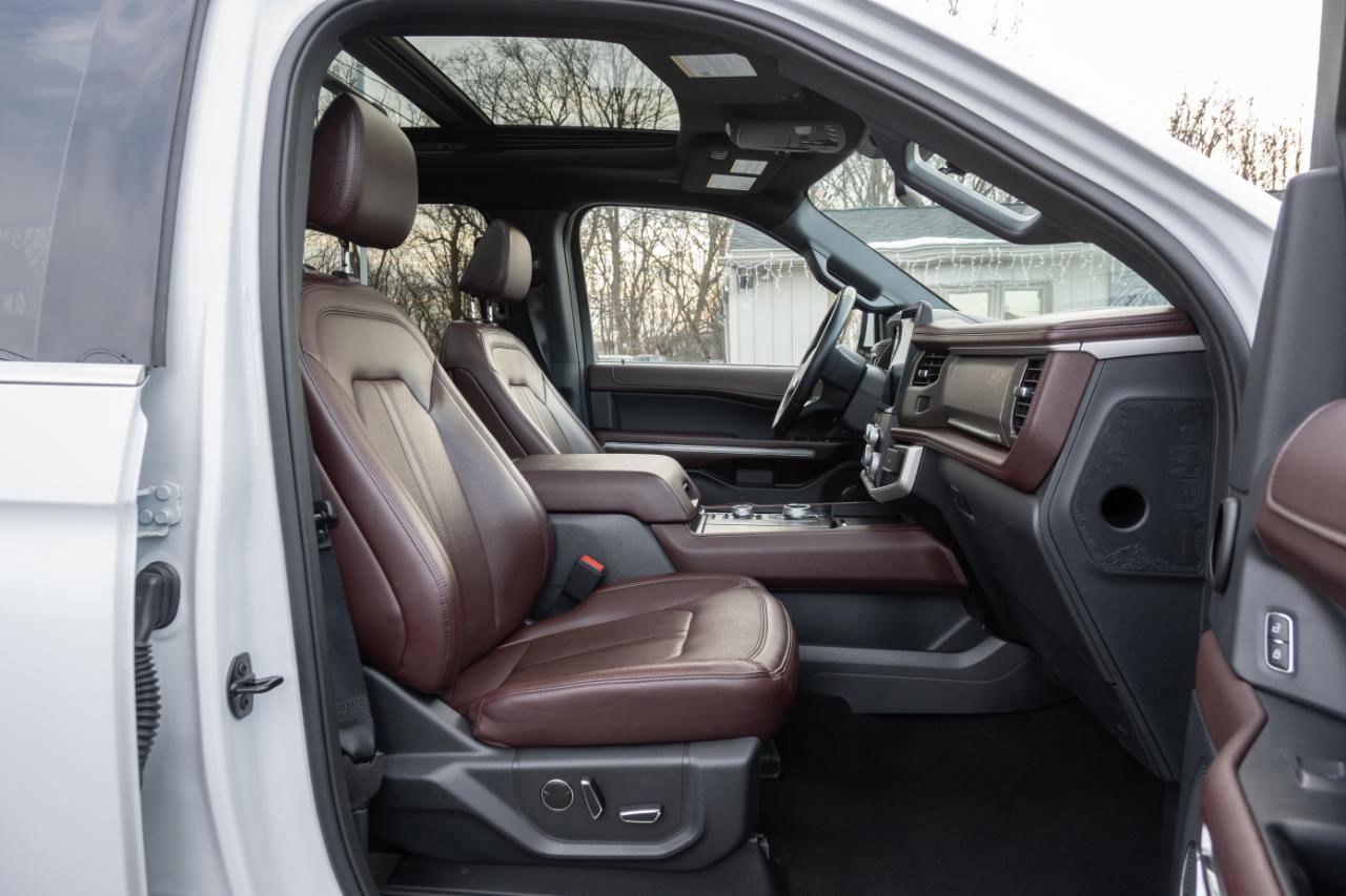 Used 2024 Ford Expedition Limited image 43