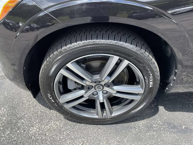 Used 2019 Volvo XC60 T6 Momentum w/ Multimedia Package AWD/4WD image 12