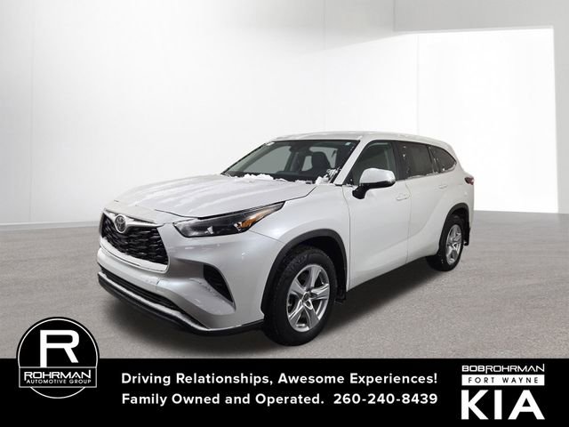 Used 2023 Toyota Highlander L image 1